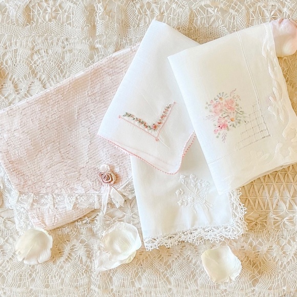 Vintage Accessories - Vintage Handkerchief Case With Vintage Hankies Keepsake Pouch